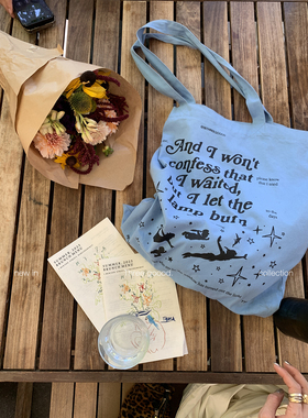 THREE GOOOD殷三吉 蓝调星影 梦幻感字母印花帆布包蓝色大容量包