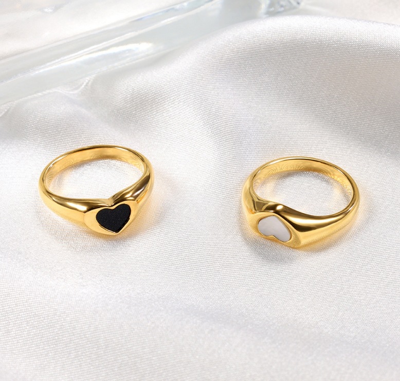 欧美INS风可爱时尚黑色爱心戒指指环女款小众设计钛钢饰品高品质