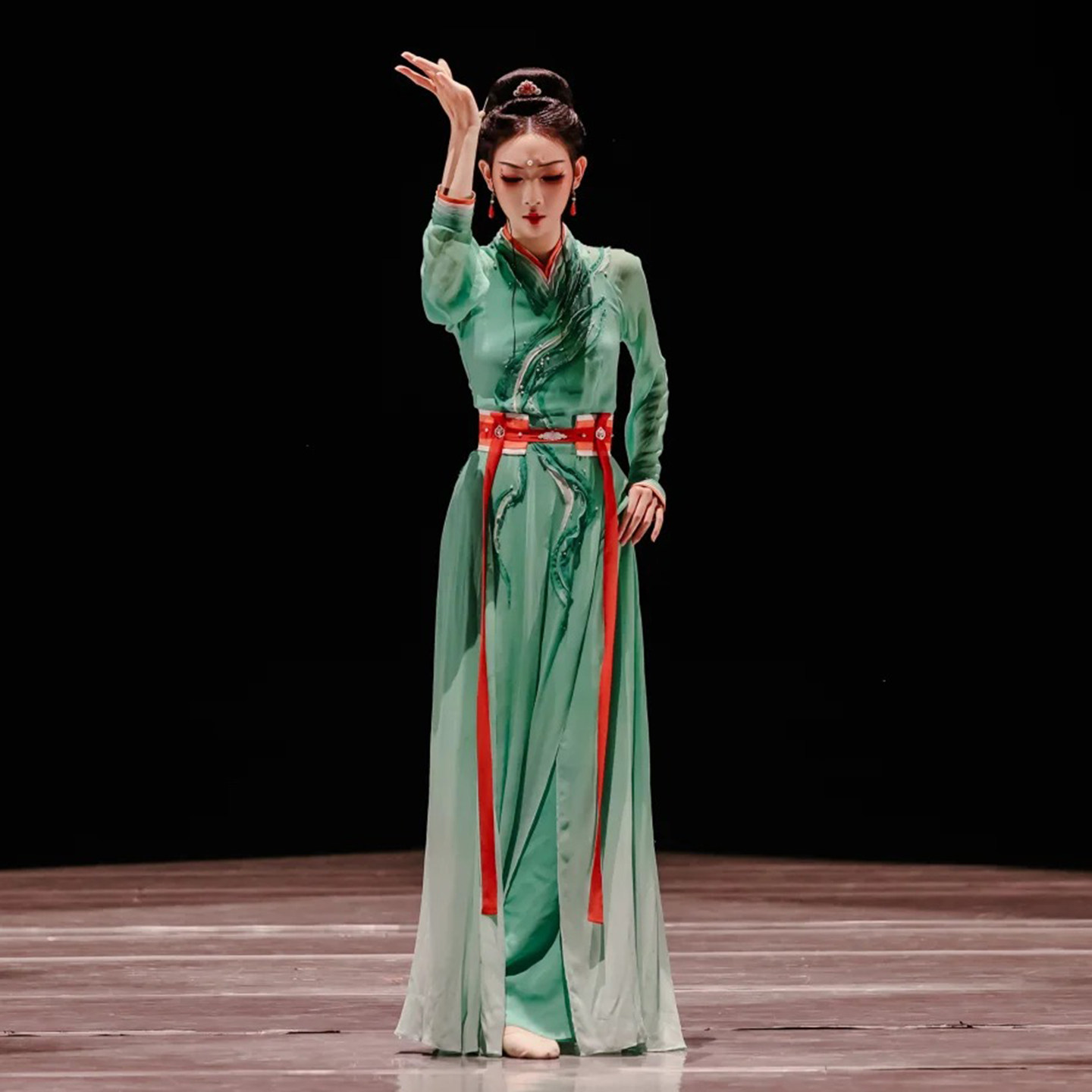 桃李杯越溪辞古典舞演出服飘逸