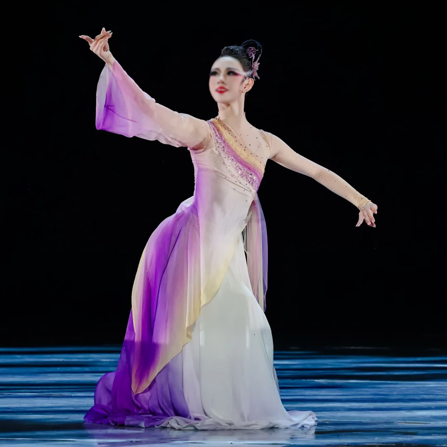 云起辋川古典舞女舞蹈服装定制