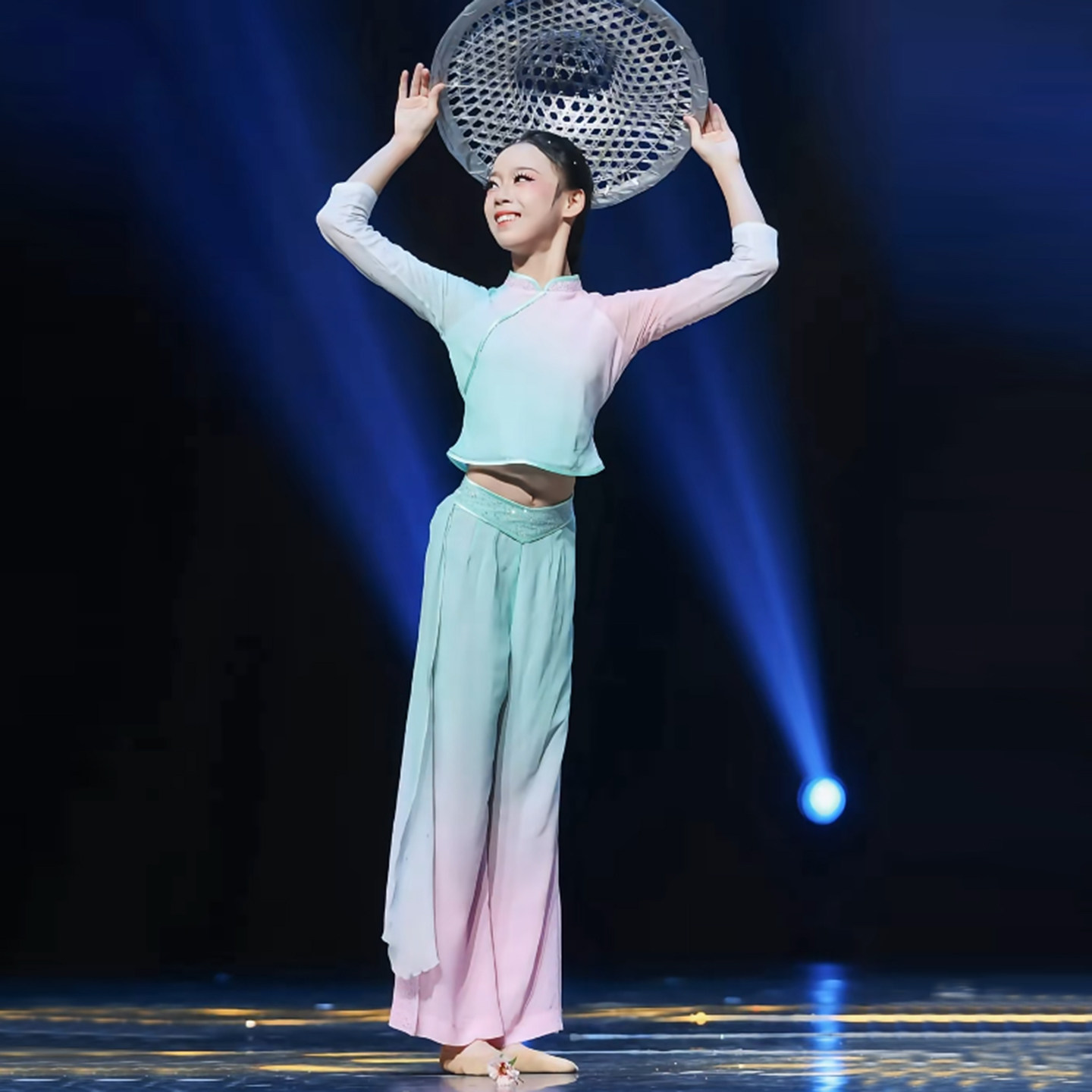 少儿舞蹈又见浏阳河演出服定制