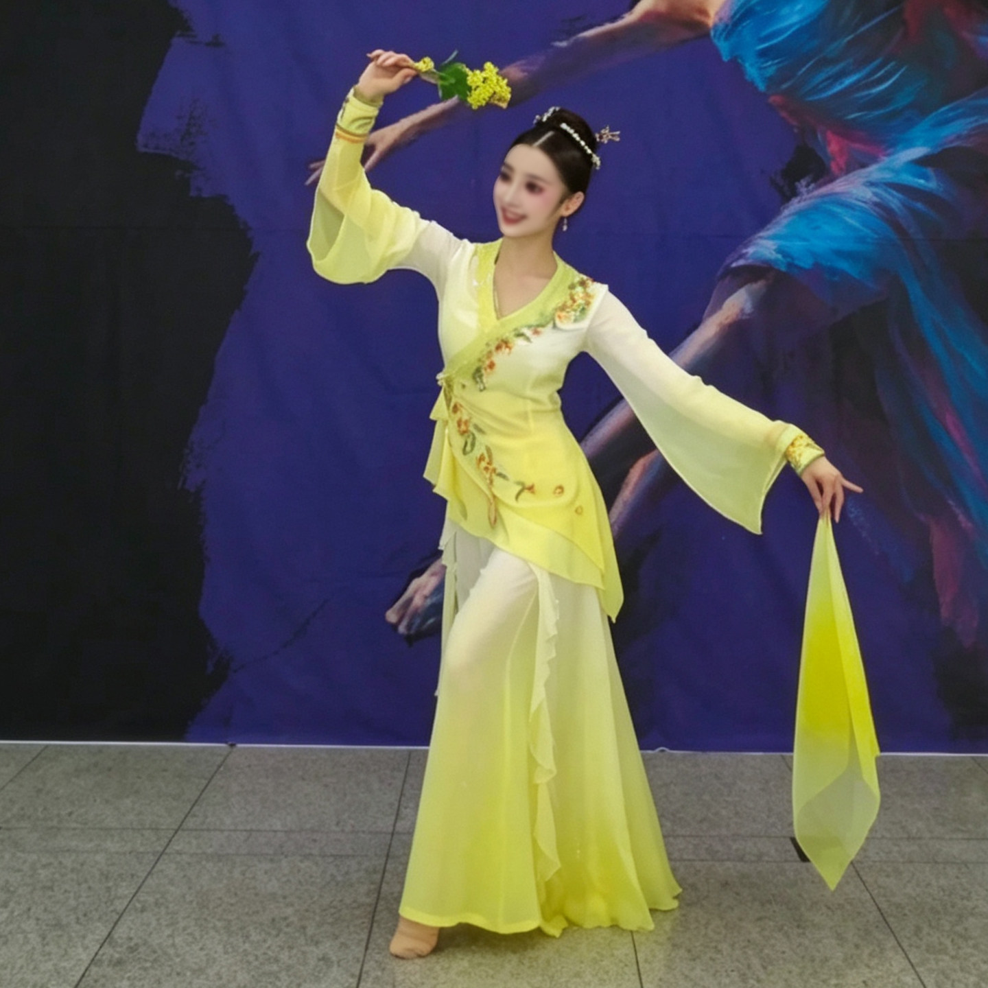 古典舞女子独舞月桂影下舞蹈服