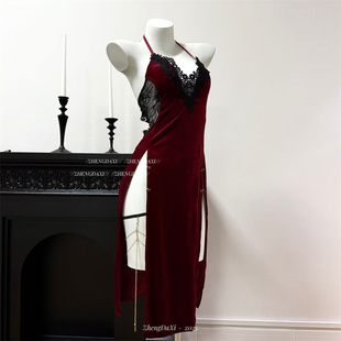 郑大嘻~人间朱砂痣 性感丝绒深V挂脖蕾丝高开叉露背长款睡裙女