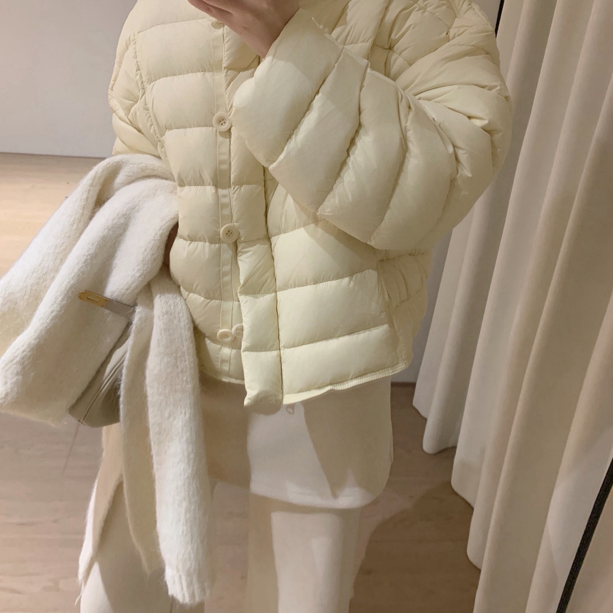 poisooo-系后背茧型设计领口羊毛拼接排骨保暖羽绒服外套PSY9115