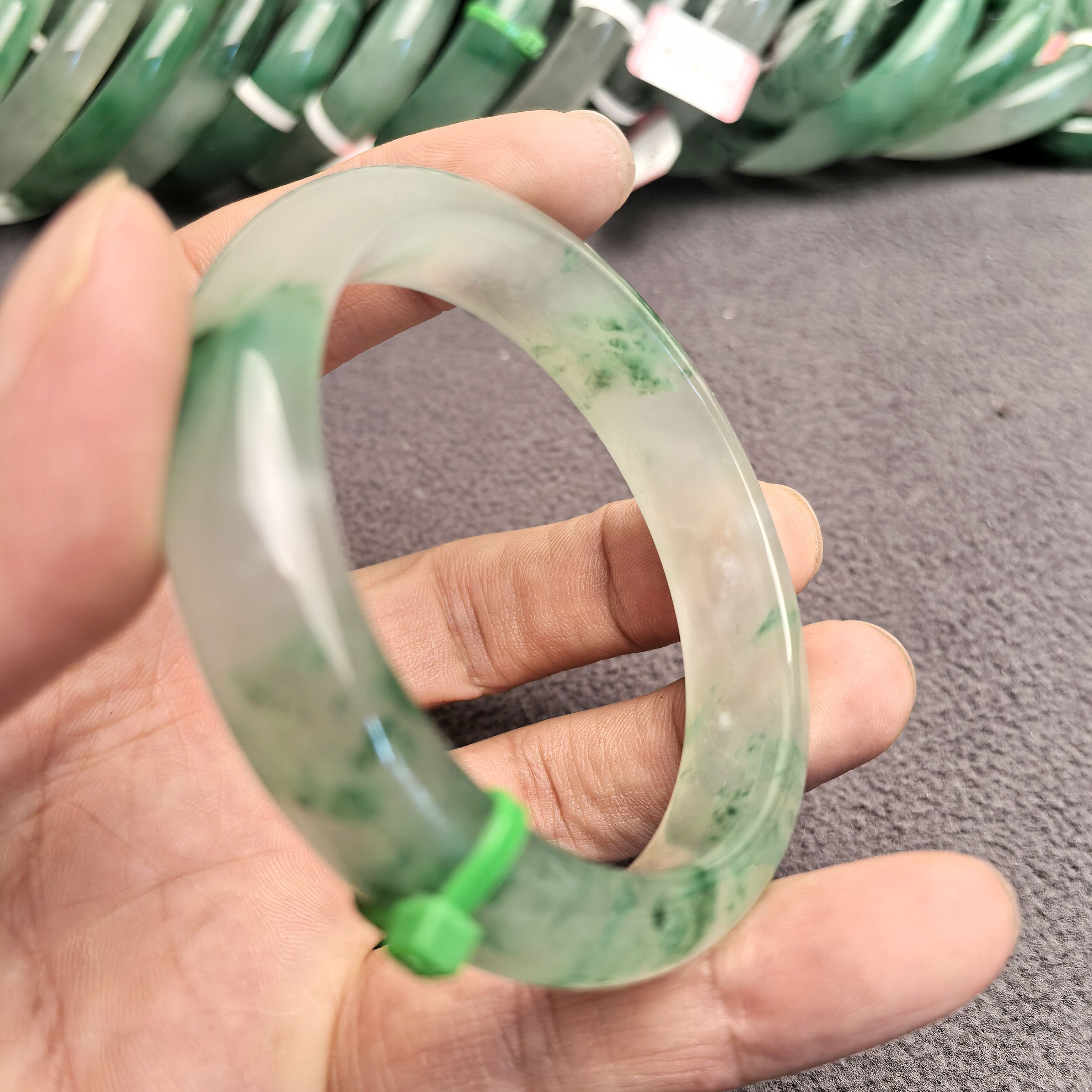 天然飘花非洲翠高冰独龙玉手镯