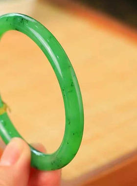 碧玉手镯俄罗斯老坑料菠菜绿手镯
