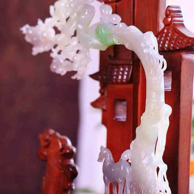 天然和田玉翠紫灵鹿献福摆件