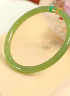 和田玉手镯晴水色青玉色系细圆条