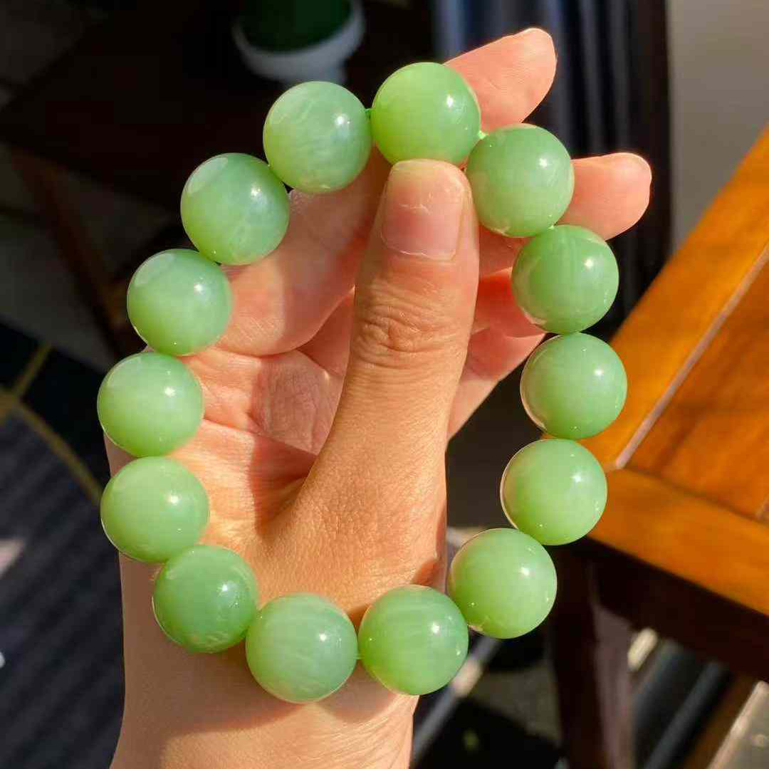 和田碧玉菠菜绿圆珠手链无黑点
