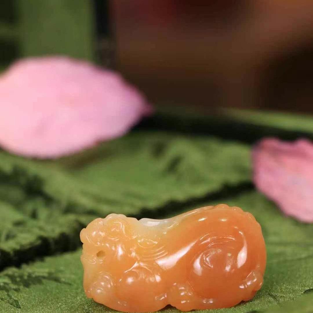 天然和田玉糖玉貔貅吊坠男女款
