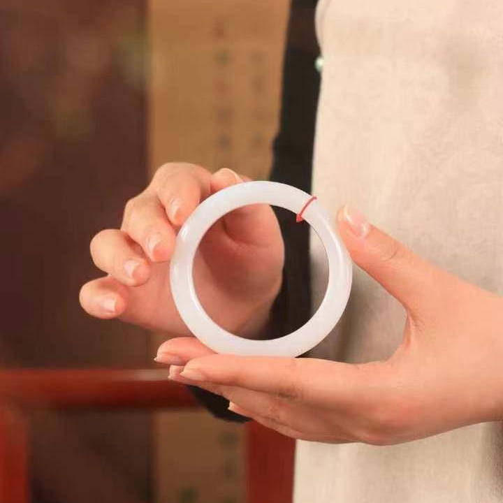 新疆和田玉羊脂白玉手镯女款天然正品真玉美人条一物一证玉镯