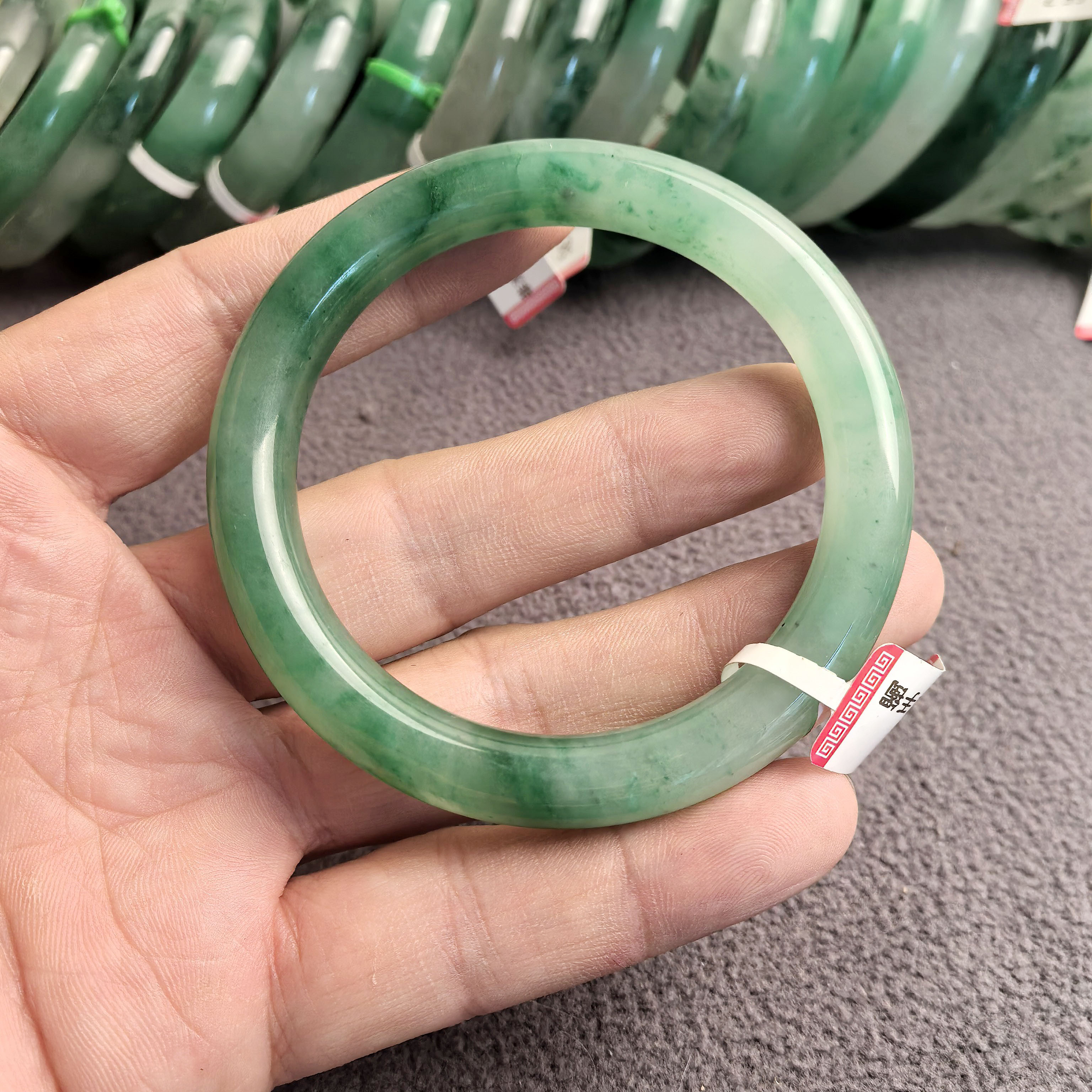 非洲独龙玉高冰种冰飘花女款手镯