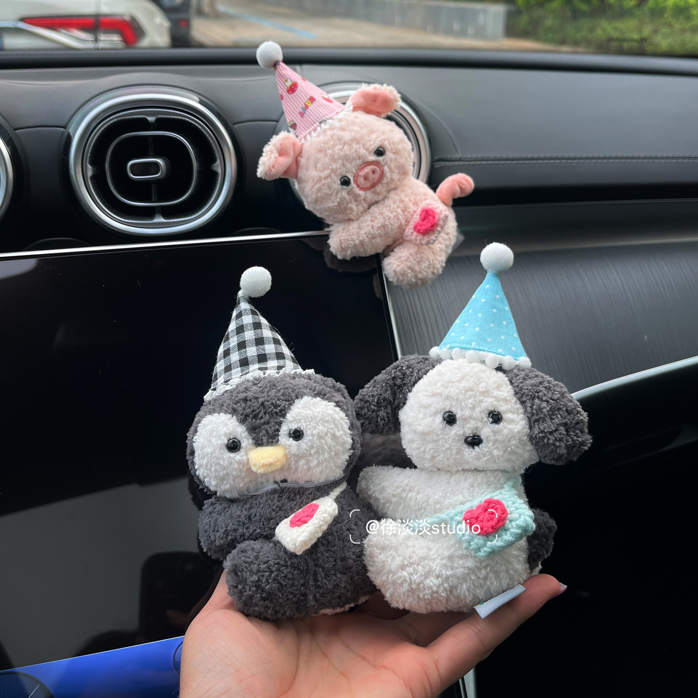 可爱猪猪车载玩偶汽车中控台车载显示屏装饰品玩偶公仔车内高颜值