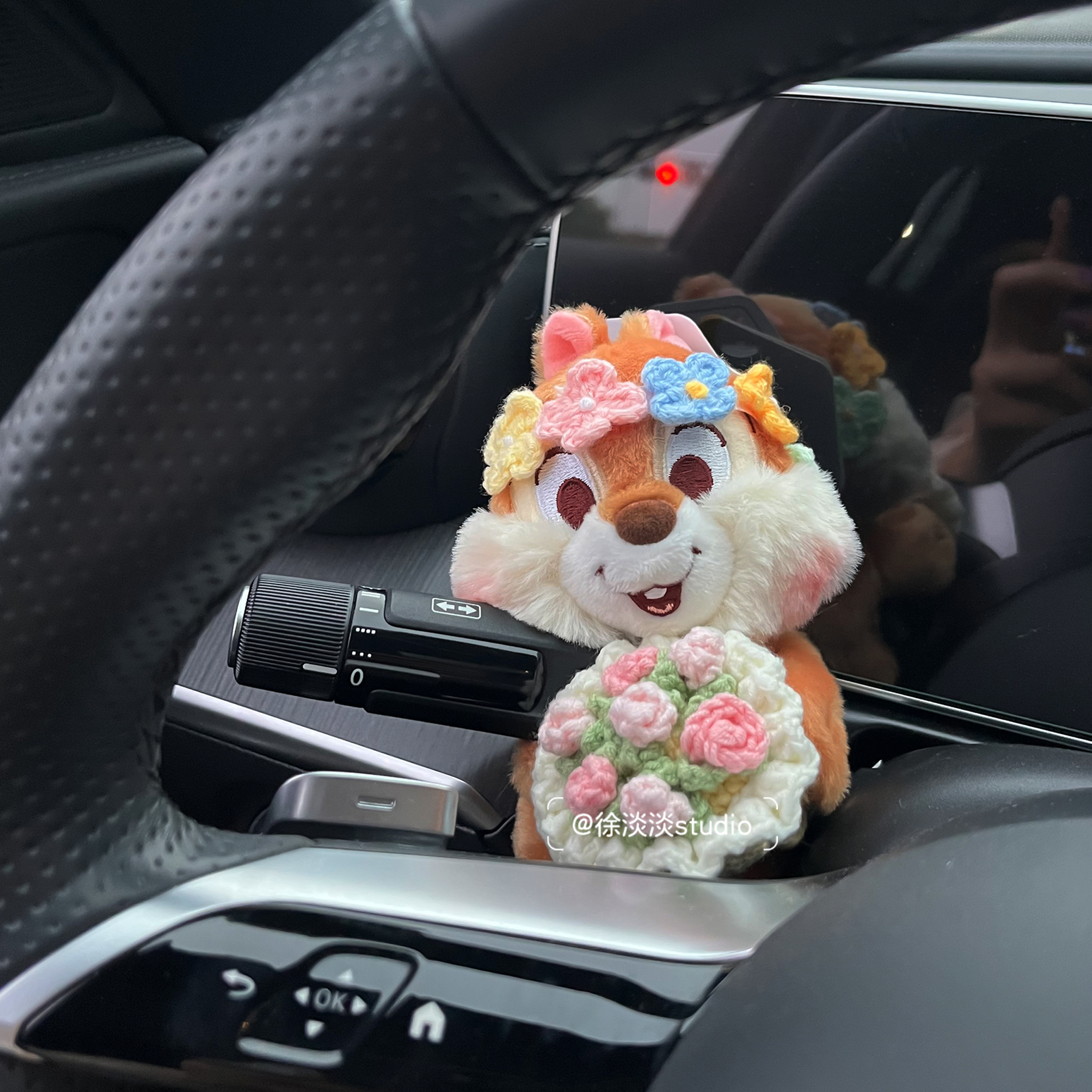 正版手捧花奇奇蒂蒂汽车怀挡装饰毛绒公仔内饰送新车礼物可爱玩偶