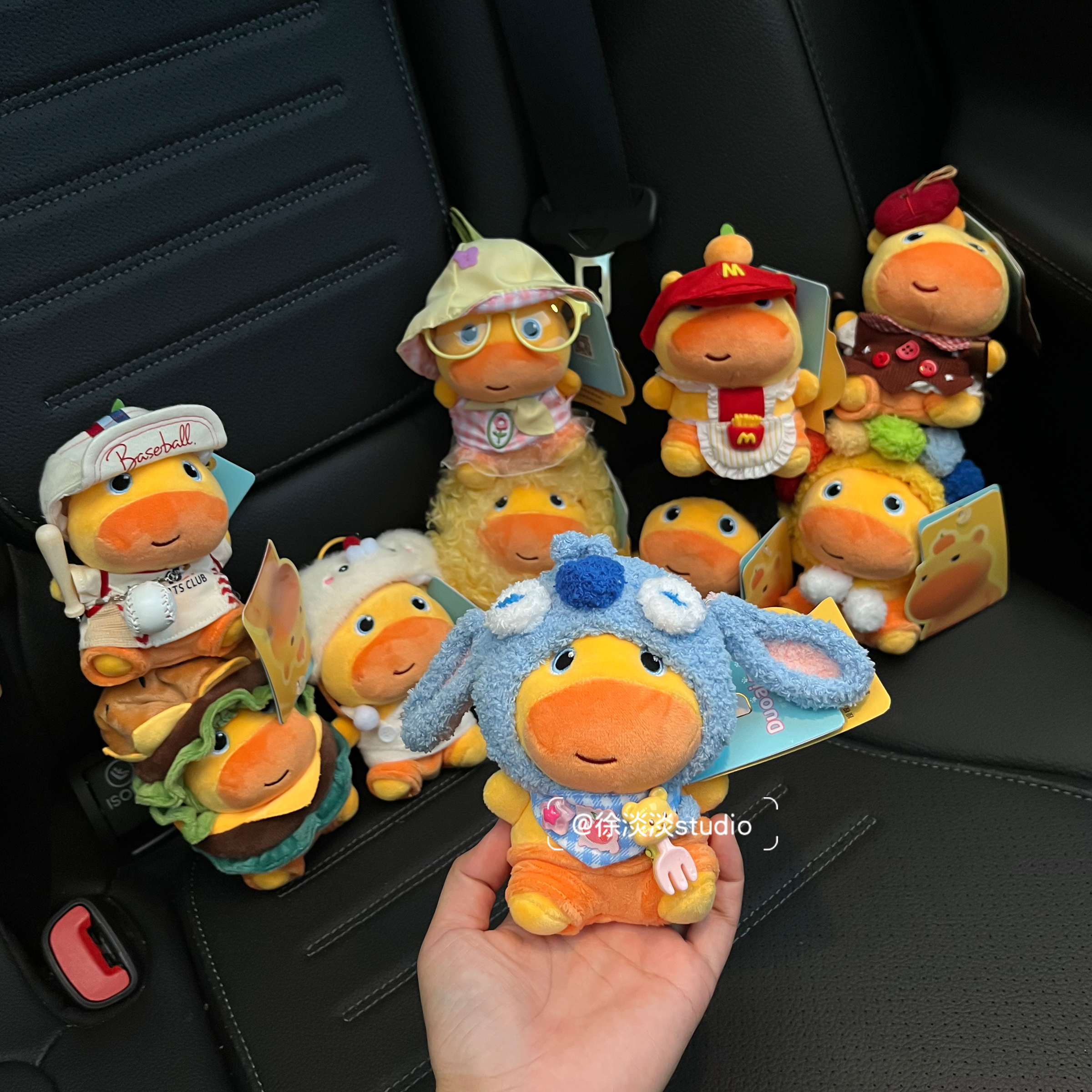 【正版】汉堡水豚噜噜毛绒挂件小玩偶卡皮巴拉公仔挂饰礼物送女生