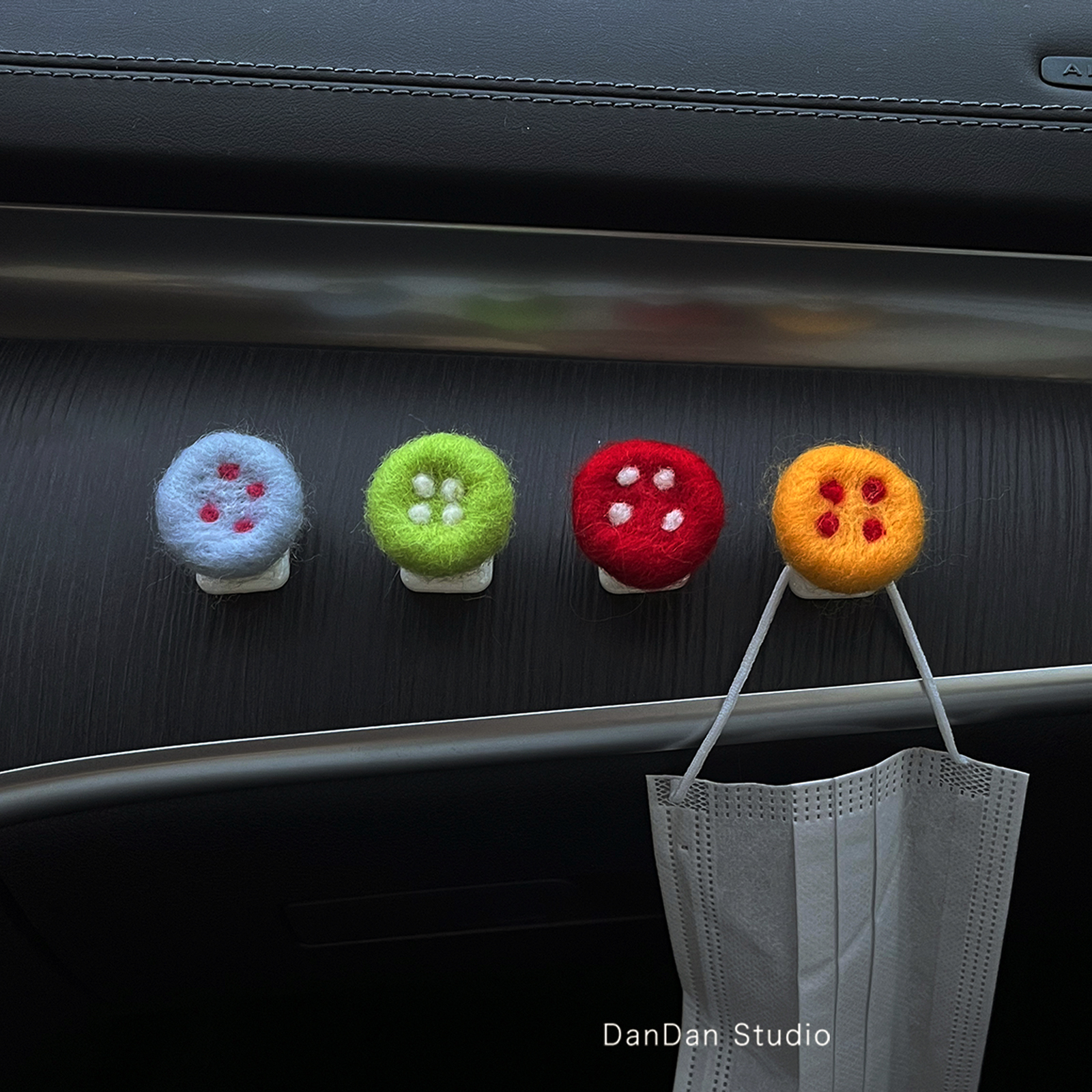 毛毡纽扣车载挂钩汽车前排多功能粘钩可爱车内装饰女生新车礼物