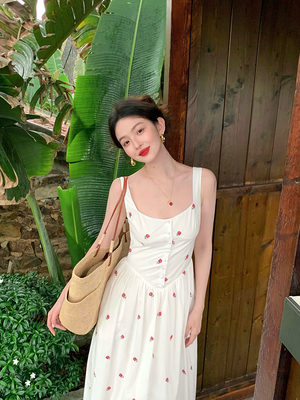 法式吊带绣花连衣裙夏