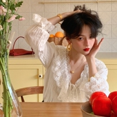 上衣修身 娃娃领蕾丝衬衫 荷叶边衬衣女 复古白色喇叭袖 酒午法式