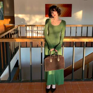 酒午自制【告白曲】港风复古2024秋冬季新款U领打底长款连衣裙女