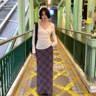 酒午自制港风复古2025春夏季新款气质深V领长袖打底衫T恤修身上衣