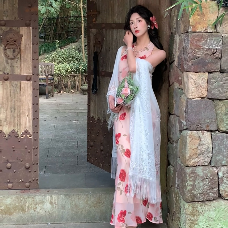 酒午自制气质收腰v领玫瑰碎花连衣裙2025度假修身印花长裙