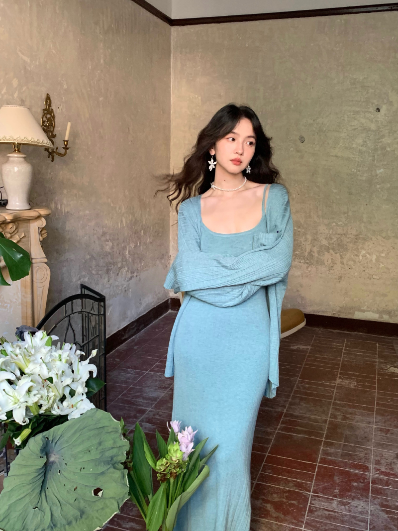 酒午自制早秋针织吊带裙开衫套装