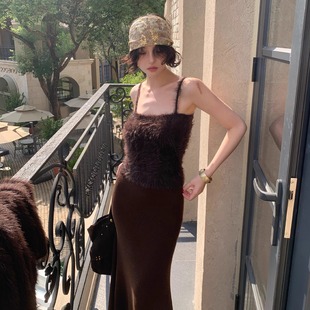 上衣女 毛绒绒吊带背心短款 酒午港风复古2025春款 新款