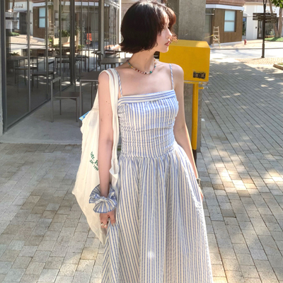 酒午自制海军风蓝条纹吊带连衣裙