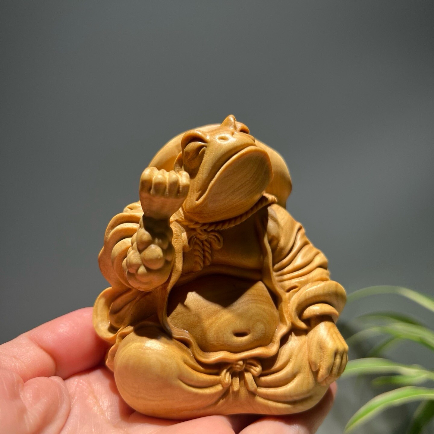 小叶黄杨木精雕神算子青蛙摆件