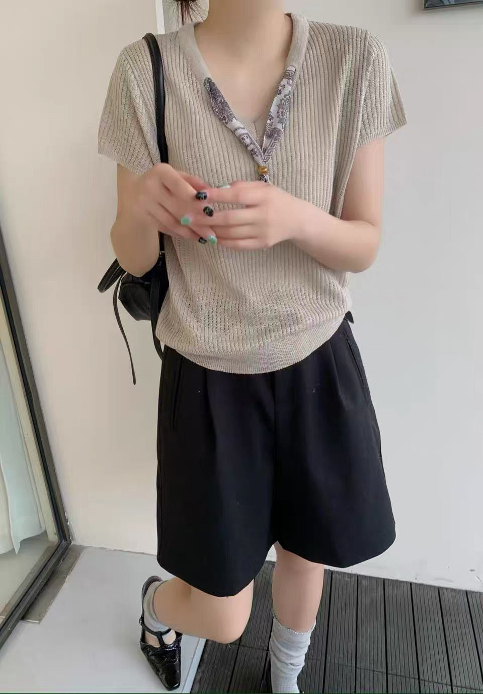 法式26夏上新高级感丝巾V领针织短袖t恤薄款宽松百搭上衣女潮