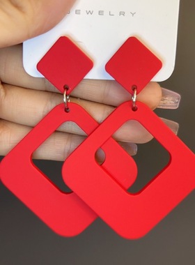 （无耳洞款）新年红色几何方形耳环女欧美网红潮简约耳坠耳饰品