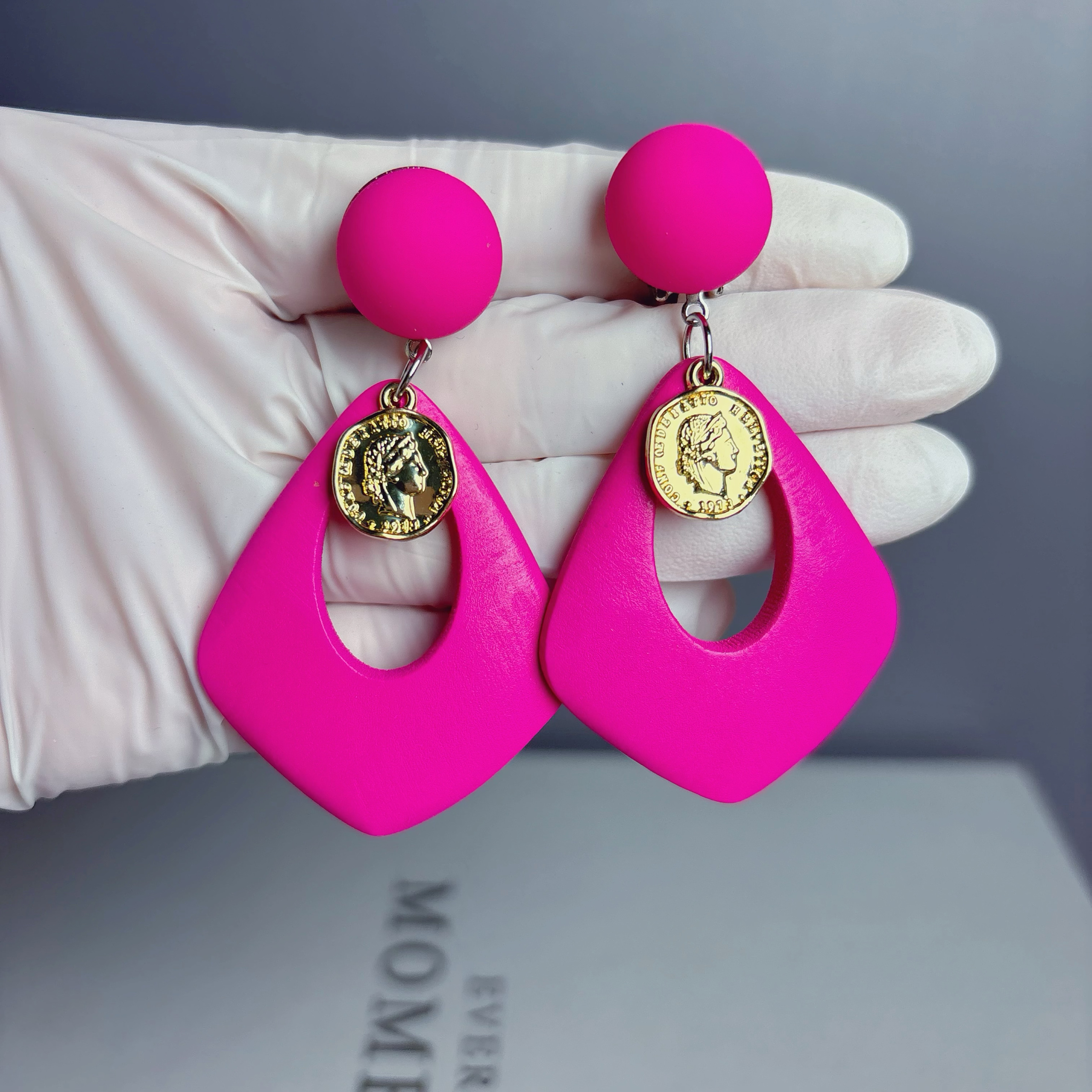 2024年小众本命爆款年新款潮网红大红耳环高档耳钉气质耳坠复古