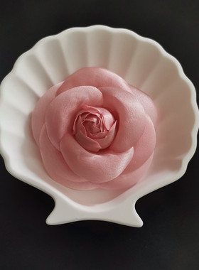 手作山茶花真丝烫花胸针