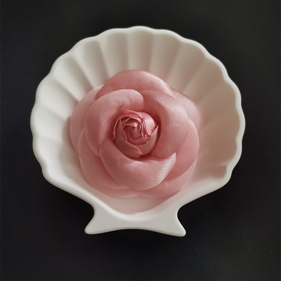 手作山茶花真丝烫花胸针