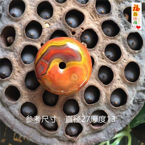 宣化战国红玛瑙怀古风雕刻吊坠