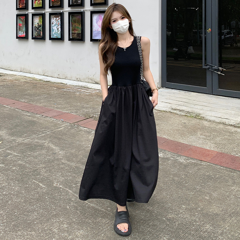 黑色吊带连衣裙女法式赫本风2025夏季新款显瘦无袖高级感长款