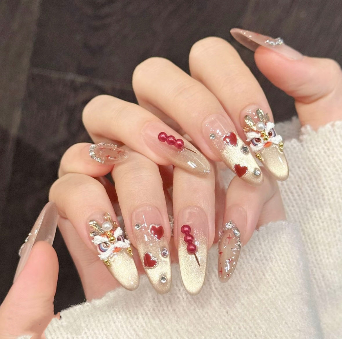 纯手工美甲穿戴甲高级感中长款爆闪糖葫芦醒狮指甲贴片2026年新款,彩妆/香水/美妆工具,穿戴甲/甲片,淘宝优惠券,粉丝福利购,淘宝优惠卷