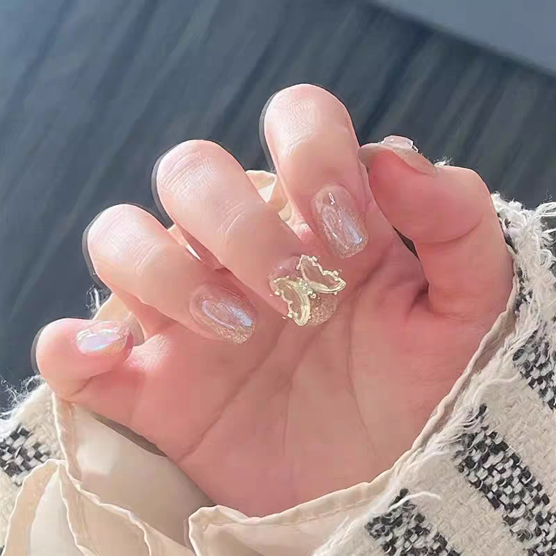 儿童美甲穿戴甲短款2026新款显白星空蝴蝶猫眼24片全尺码指甲贴片