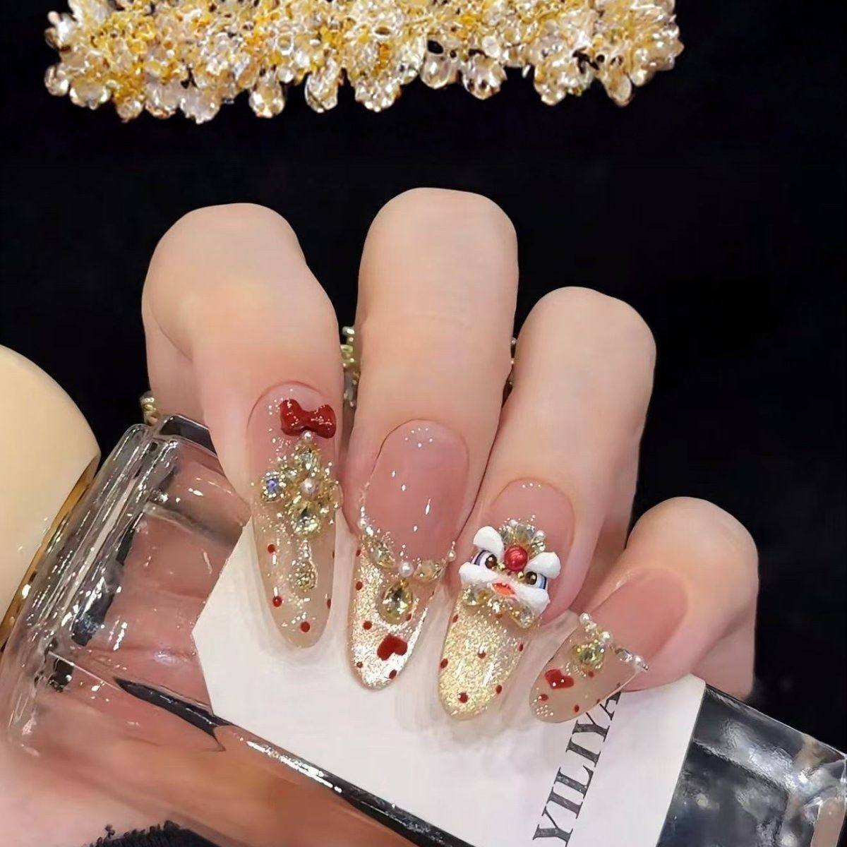 纯手工美甲穿戴甲高级感中长款新年爆闪醒狮假指甲贴片2026年新款,彩妆/香水/美妆工具,穿戴甲/甲片,淘宝优惠券,粉丝福利购,淘宝优惠卷