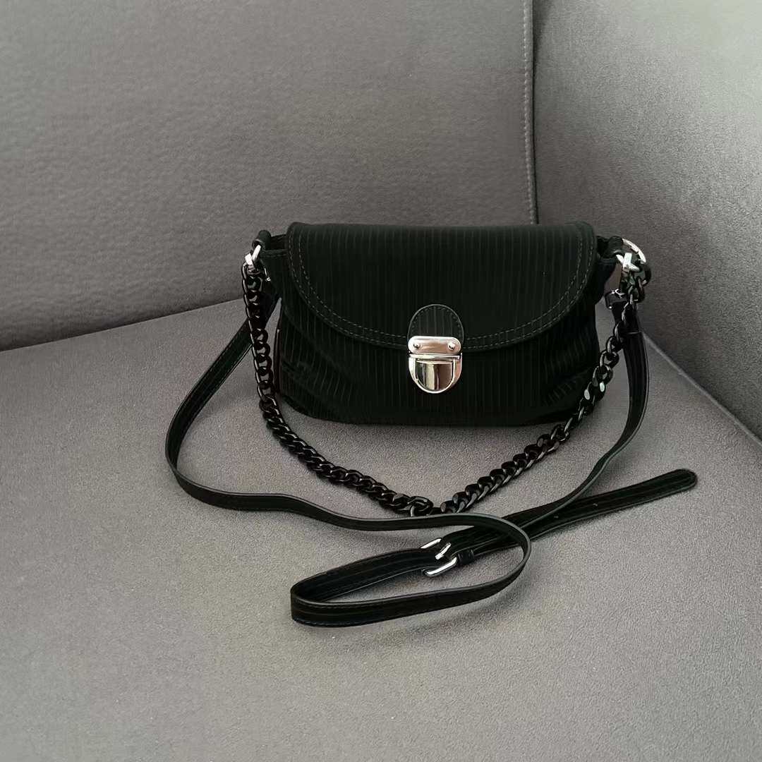 复古大锁扣PU软皮质斜跨包链条通勤包小众设计腋下包ins单肩包潮