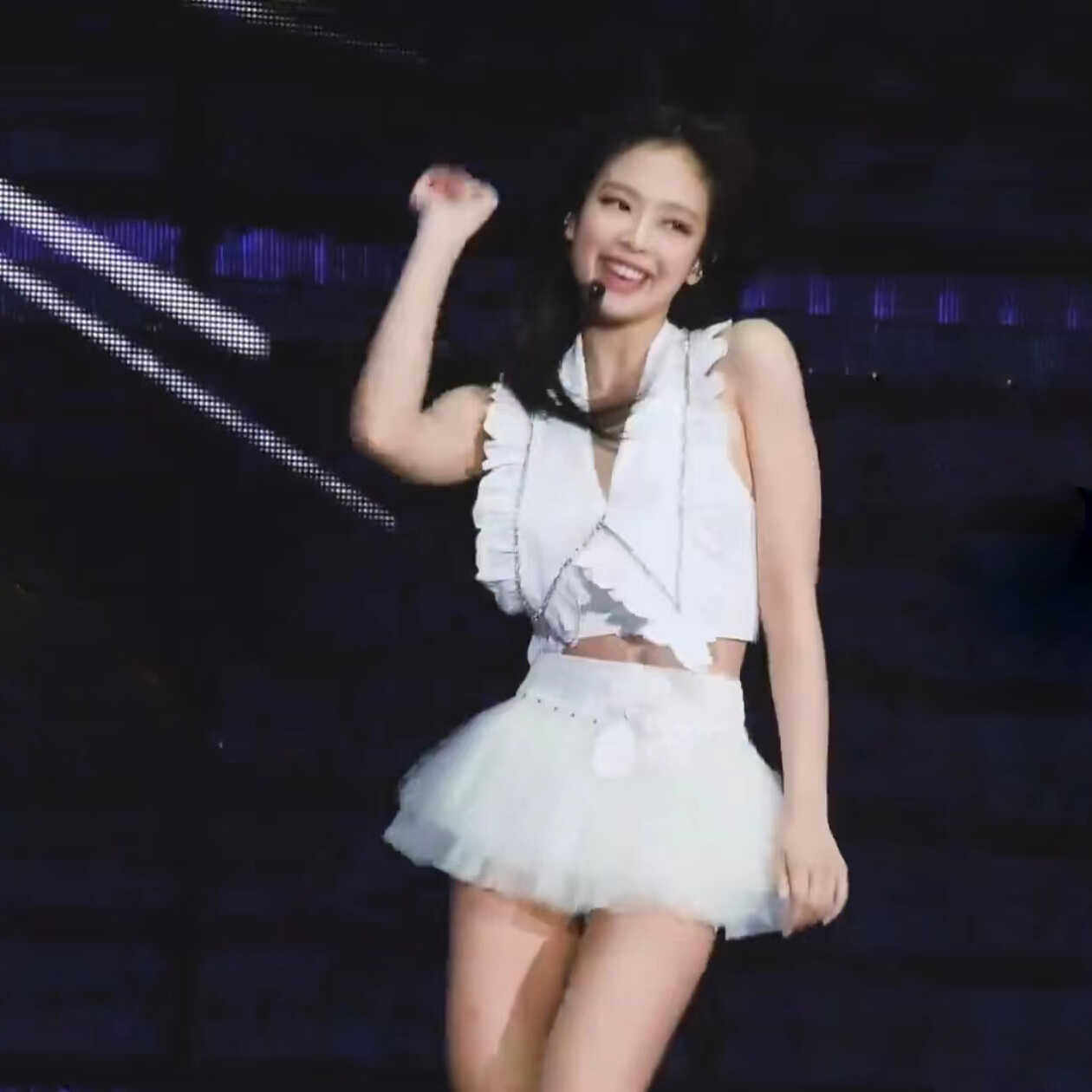 blackpink女团金智妮Jennie同款打歌服白色百褶蓬蓬裙舞蹈演出服