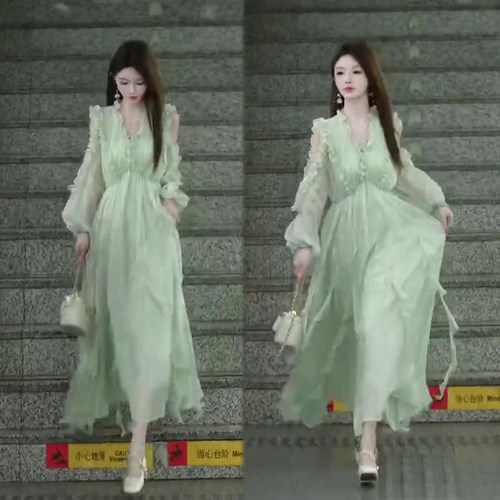 超仙度假风流苏V领连衣裙女