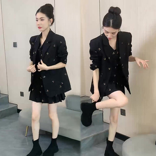 欧货时尚洋气三件套女秋季别致背心显瘦西服外套减龄百褶裙套装潮