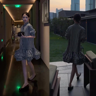黑白格纹蛋糕连衣裙女2026春季新款减龄时髦洋气中长裙爆款女裙子