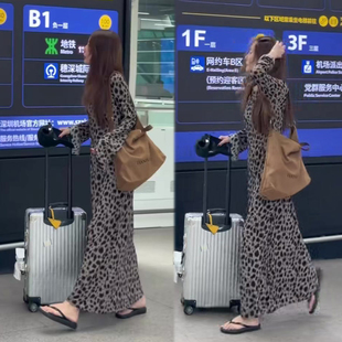复古豹纹风长款连衣裙女2026秋新款气质减龄百搭显瘦穿搭网红长裙