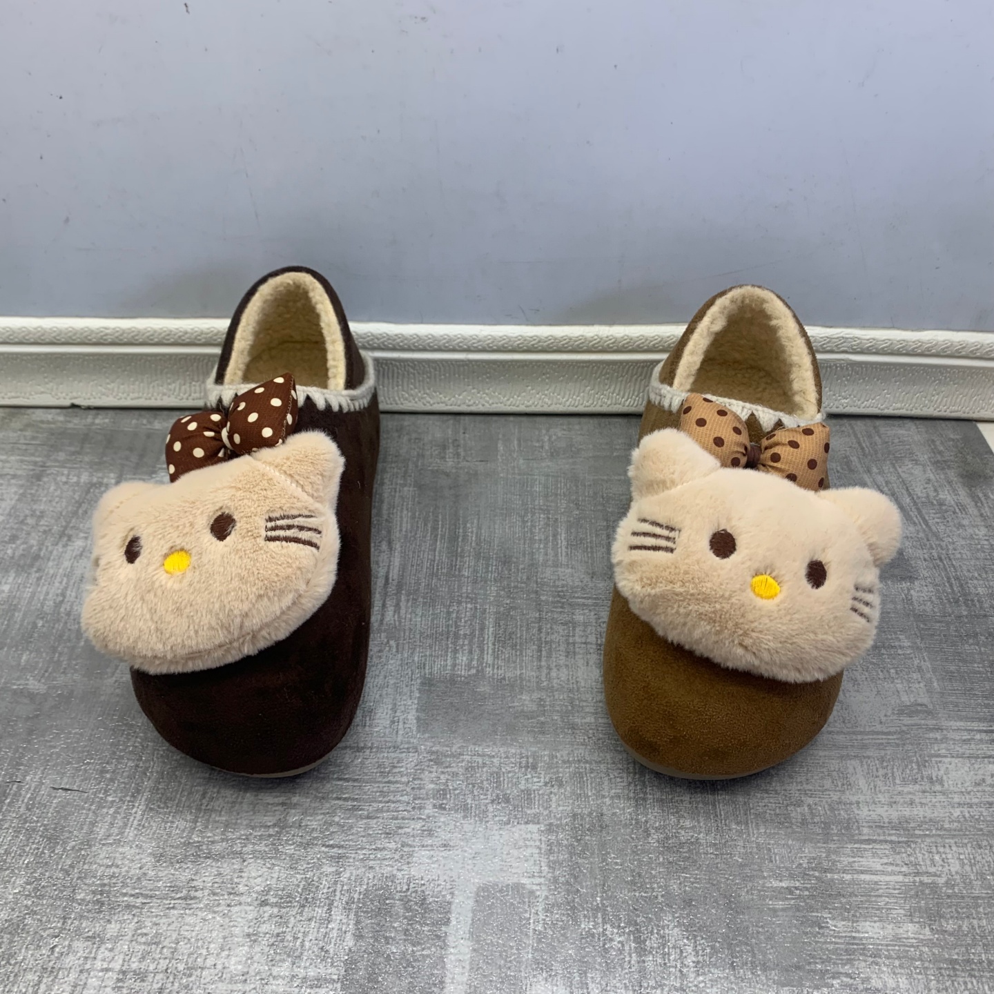 可爱款绒面平底鞋套脚时尚2025新款断码处理女鞋舒适休闲加绒棉鞋