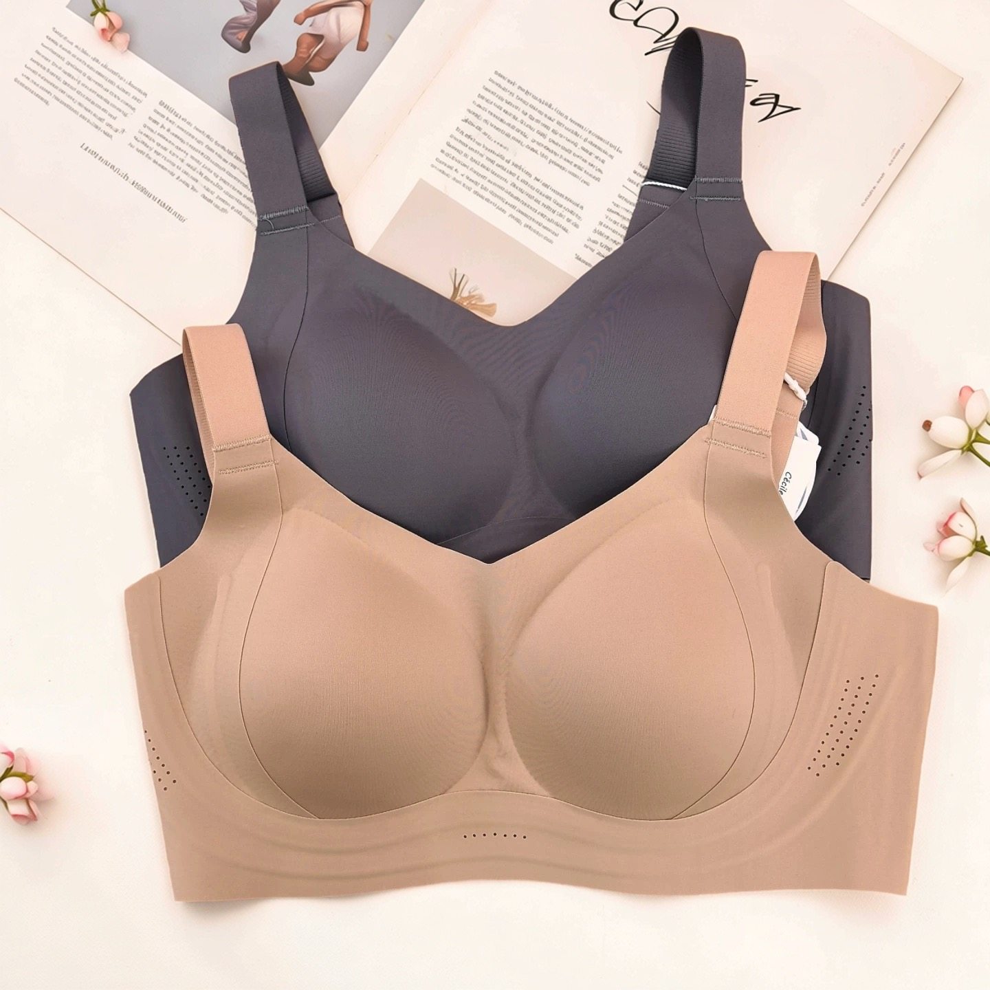 都市丽人无痕提拉薄棉四排扣文胸