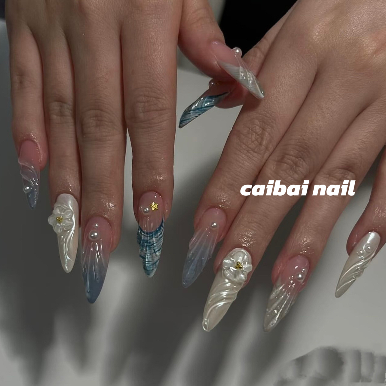 【海屿珍珠】法式美甲蓝白渐变立体浮雕珍珠点缀金色饰贝壳穿戴甲