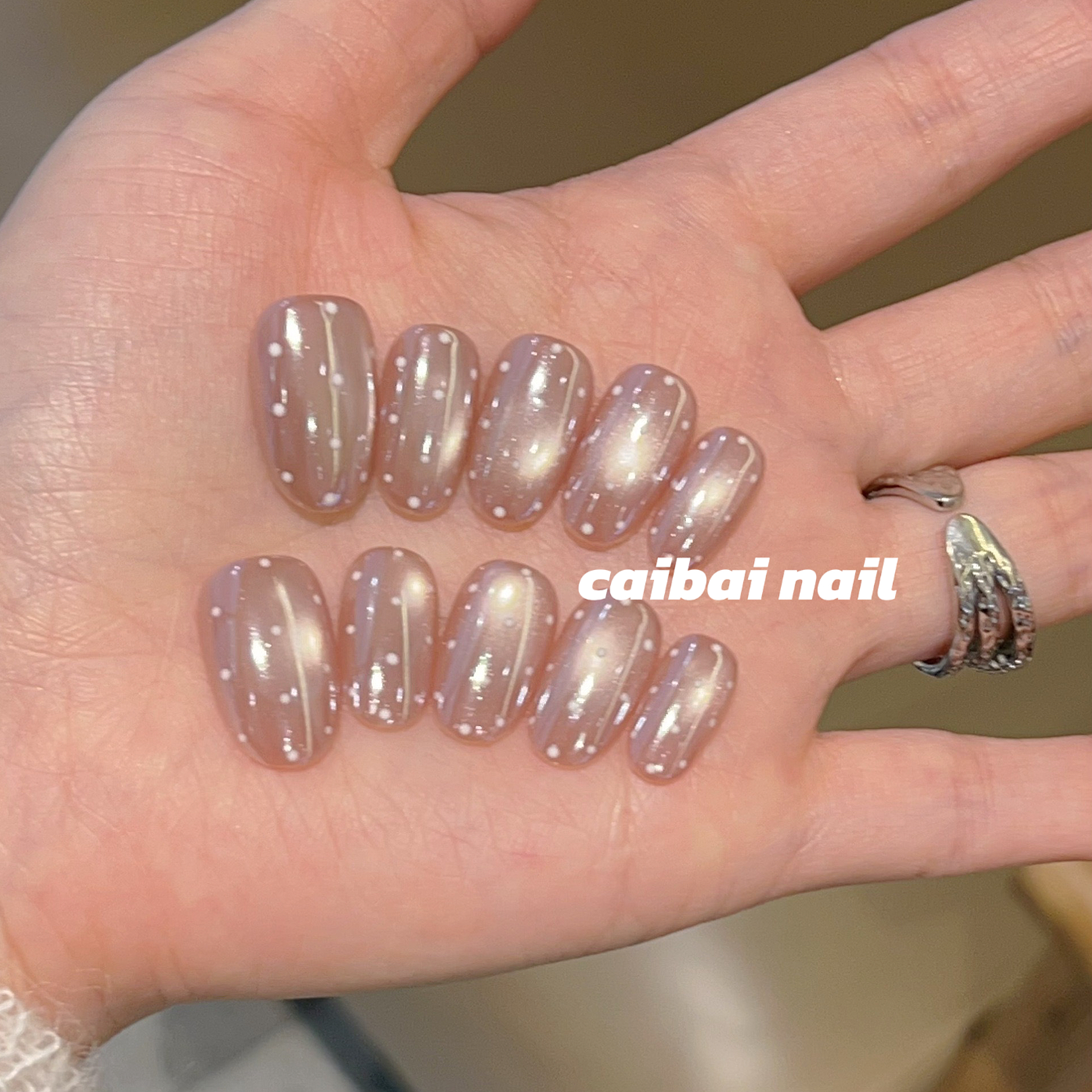 温柔氛围感裸粉细闪猫眼穿戴甲2025秋冬新款渐变透裸简约高级感