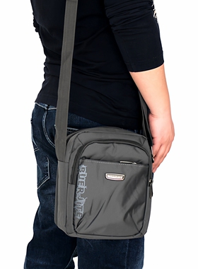 2026春夏新款男包单肩斜挎背包男士休闲通勤防水尼龙牛津帆布包邮